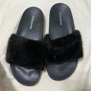 STEVE MADDEN FAUX FUR SLIDES